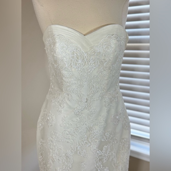 La Sposa “Mullet” (sample gown, NEVER ALTERED) wedding gown size 12 - Picture 3 of 8